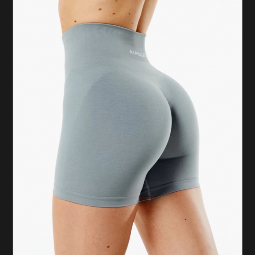 Alphalete amplify shorts 4.5” utility grey